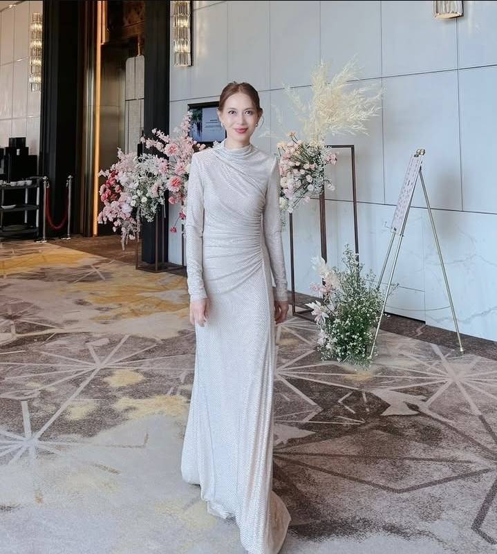 ภาพลูกค้าใส่ชุดจากร้าน 18