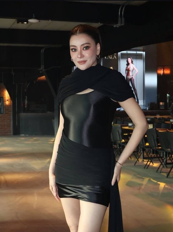 ภาพลูกค้าใส่ชุดจากร้าน 4