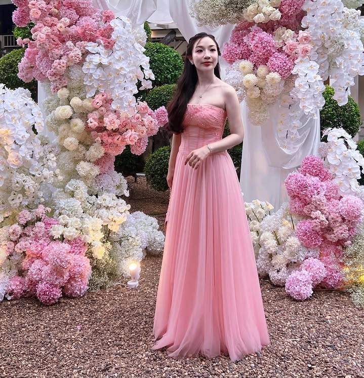 ภาพลูกค้าใส่ชุดจากร้าน 19